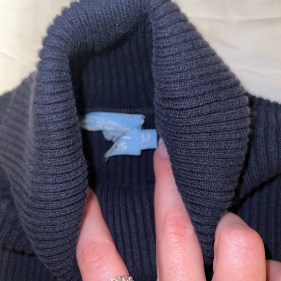 Adorable stripped turtleneck - Picture 2 of 2